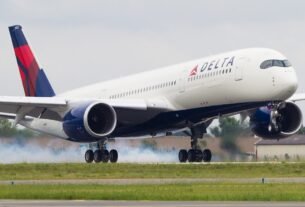 Delta Flight DL275 Diverted to LAX1