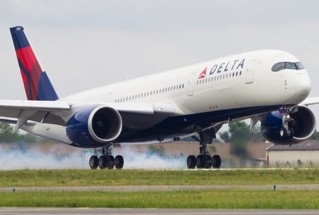 Delta Flight DL275 Diverted to LAX1