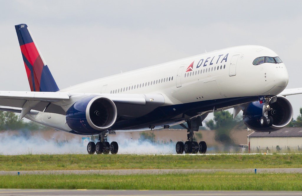 Delta Flight DL275 Diverted to LAX1